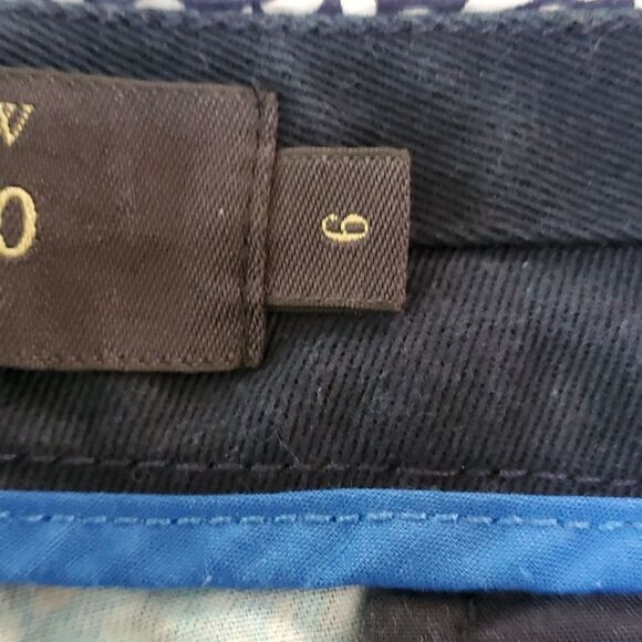 J.C.CREW CHINO shorts size 6. Blue print.Front pockets. Zipper front. Size 6.. - Picture 5 of 7